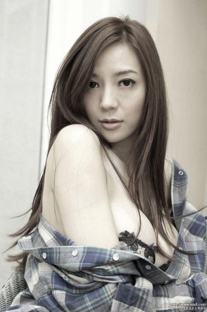 美女搞鸡在线观看截图2