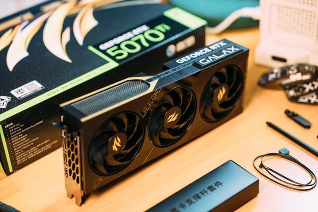 影驰 GeForce RTX 5070 Ti 圣刃显卡：DLSS 4性能提升30%，售价6299元