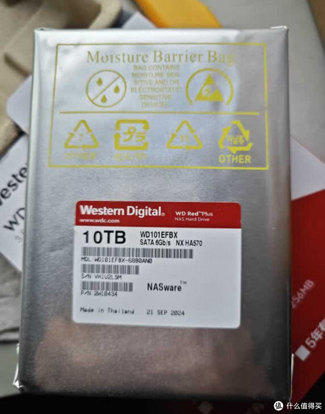 西部数据红盘4TB，超级耐用，存储空间大，携带方便。