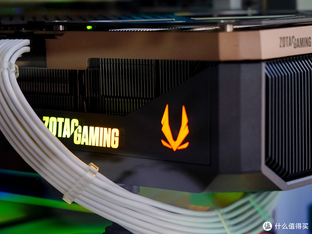 白色海景房内测RTX5080，性能提升不及预期，但好想以原价入手