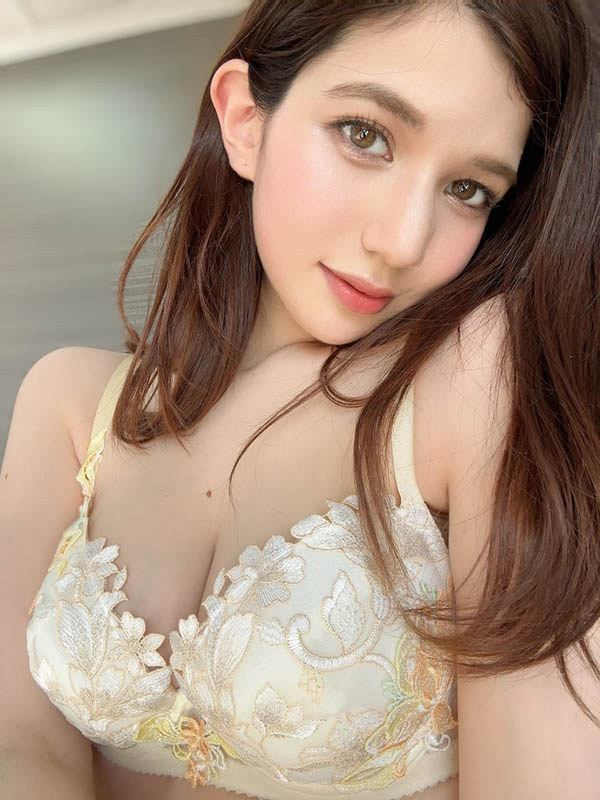 最新推荐！超火辣F奶混血女优《Lauren花恋》精选作品介绍……