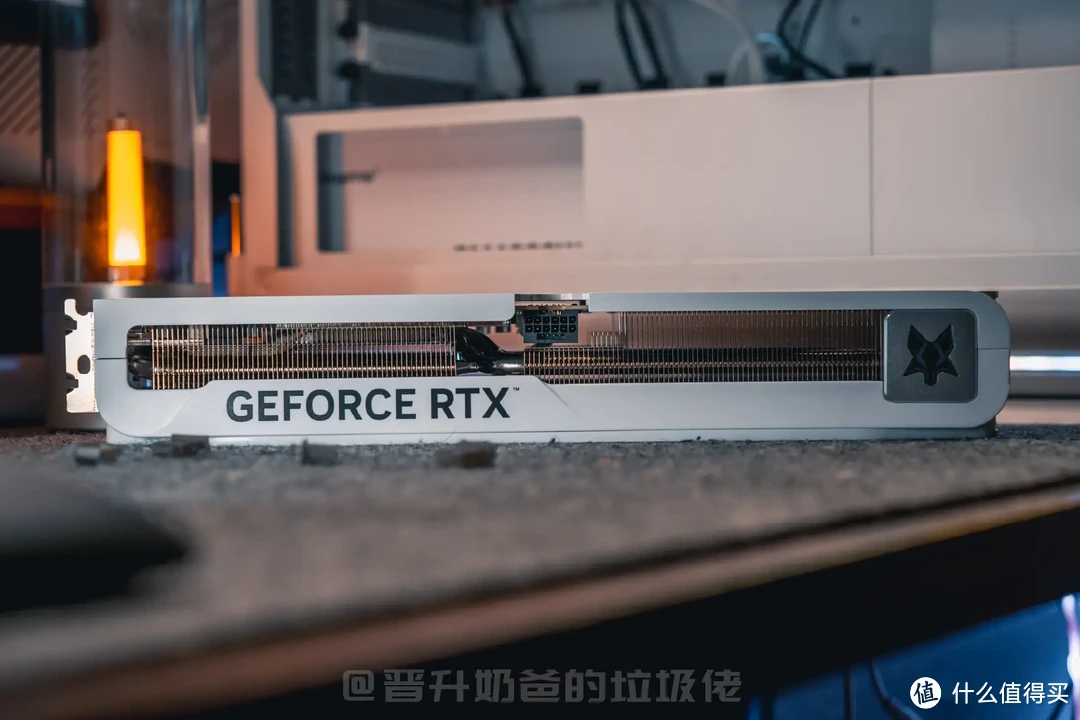 白色控狂喜!万丽雪狐GeForce RTX 5070 OC,价格与性能的兼顾之道