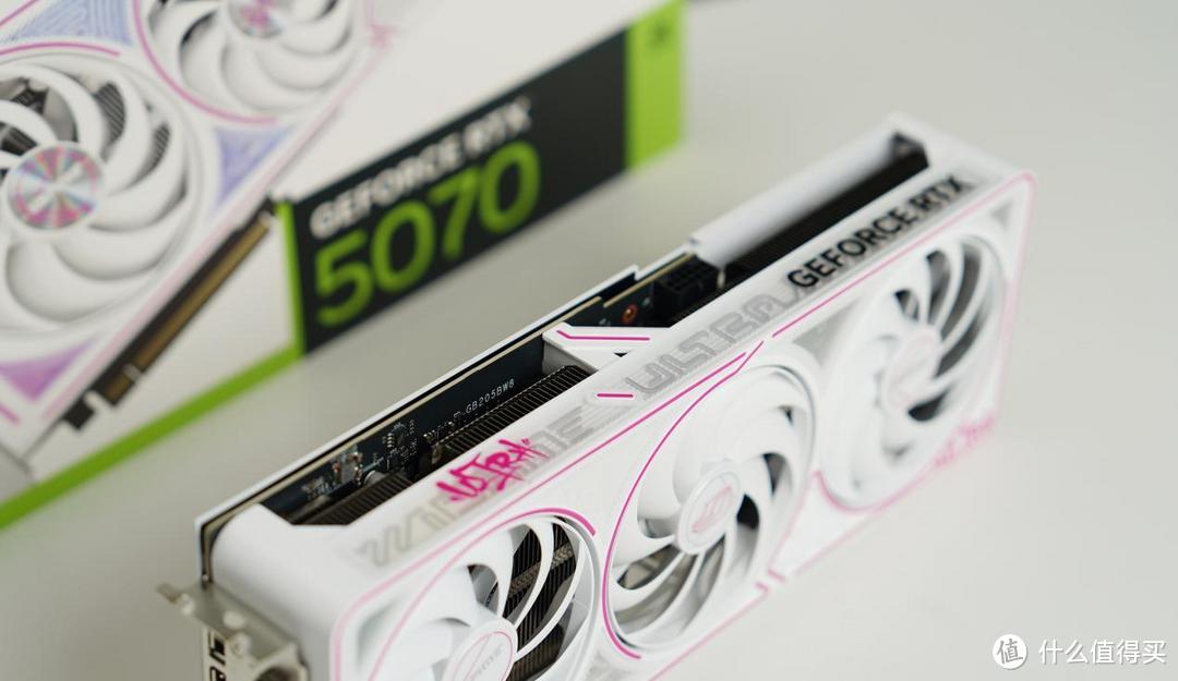 iGame RTX 5070 Ultra 显卡评测：四平八稳小降价，有DLSS4来救场