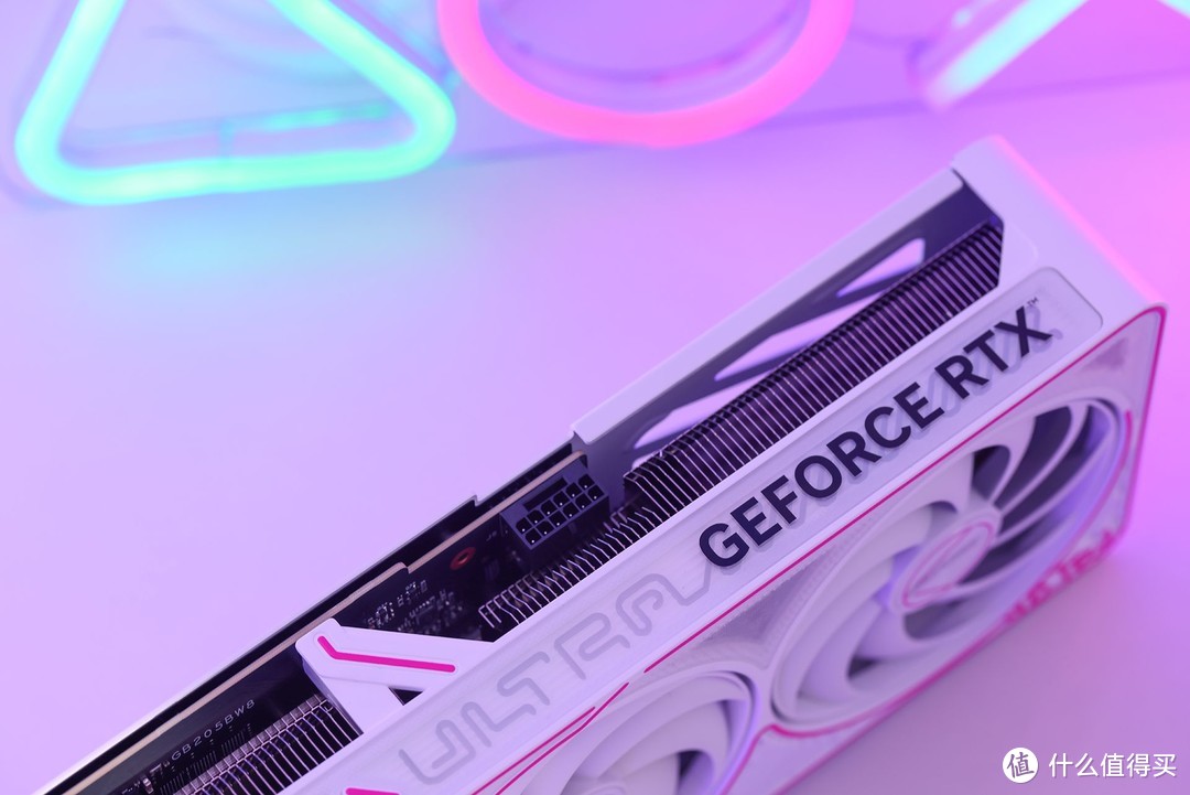 2K游戏神器 七彩虹iGame GeForce RTX 5070 Ultra W OC 12GB评测