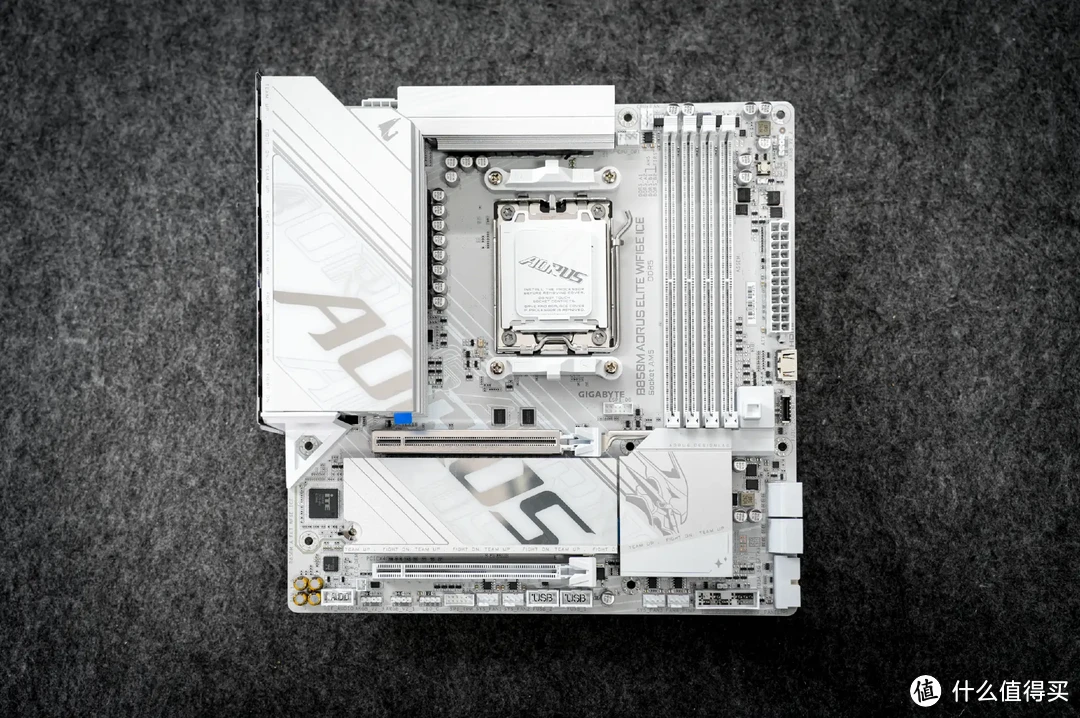 加量不加价！纯白全家桶专属——技嘉AORUS B850M冰雕主板实测