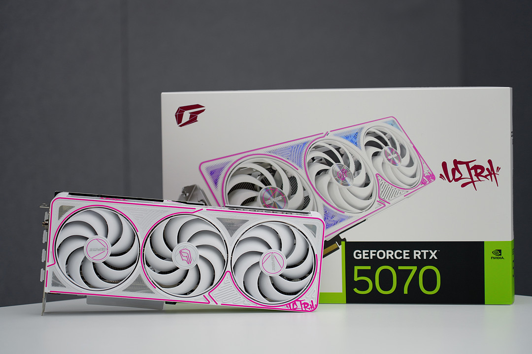 内行评测：七彩虹RTX 5070 Ultra W OC首发评测丨小幅加强版4070S，但我有DLSS 4啊！