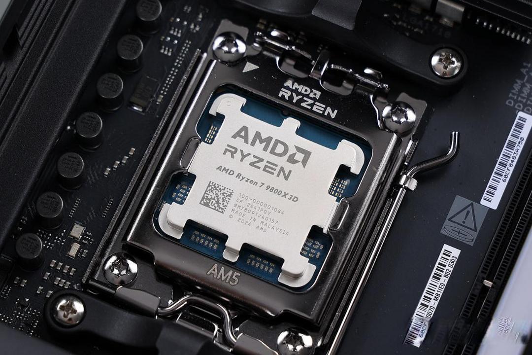 AMD锐龙9 9950X3D发布：Zen5+3D V-Cache双杀，游戏性能暴涨64%！