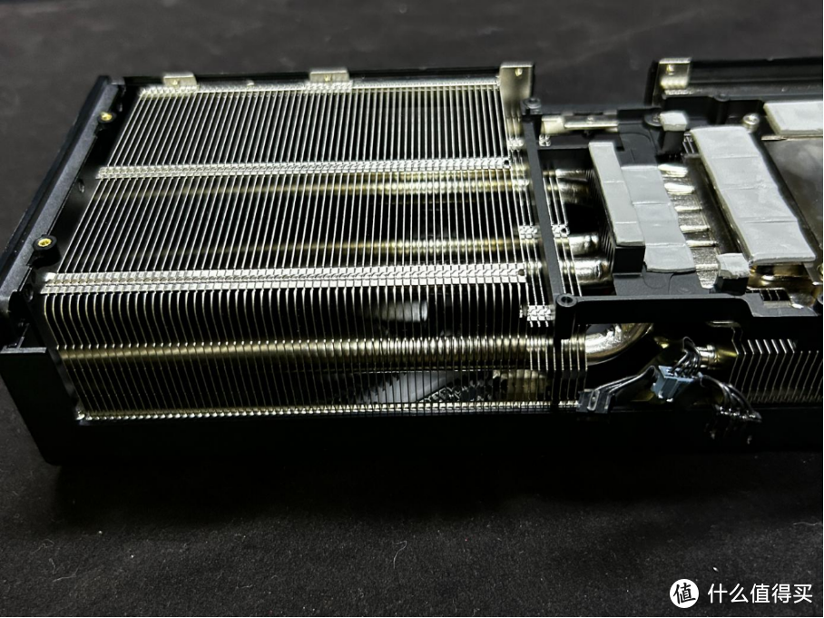 炫酷来袭，耕升 GeForce RTX 5070 Ti 炫光·超 OC带来超高性能