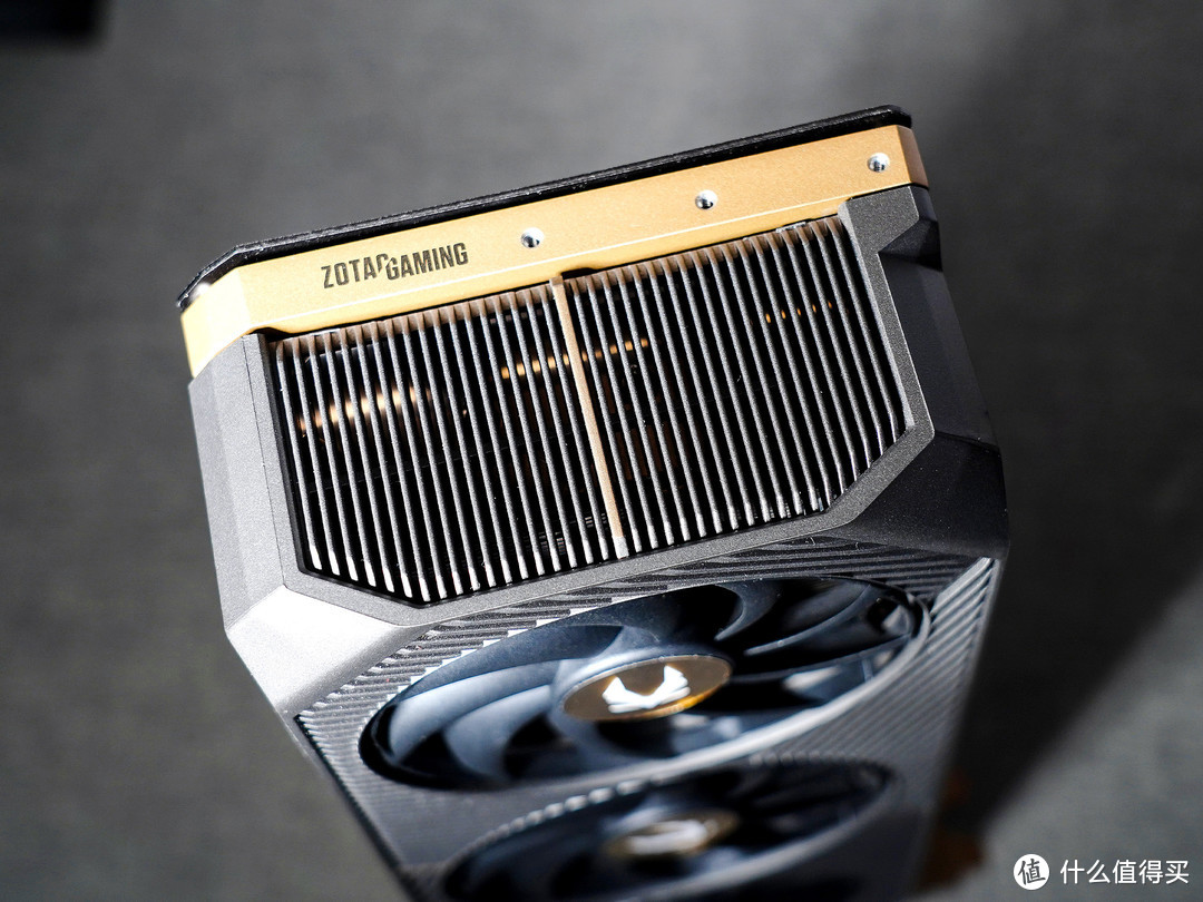 白色海景房内测RTX5080，性能提升不及预期，但好想以原价入手