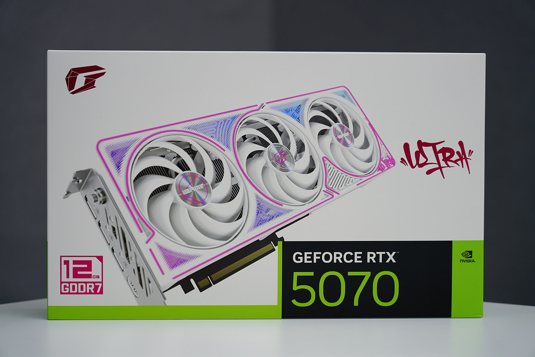 内行评测：七彩虹RTX 5070 Ultra W OC首发评测丨小幅加强版4070S，但我有DLSS 4啊！