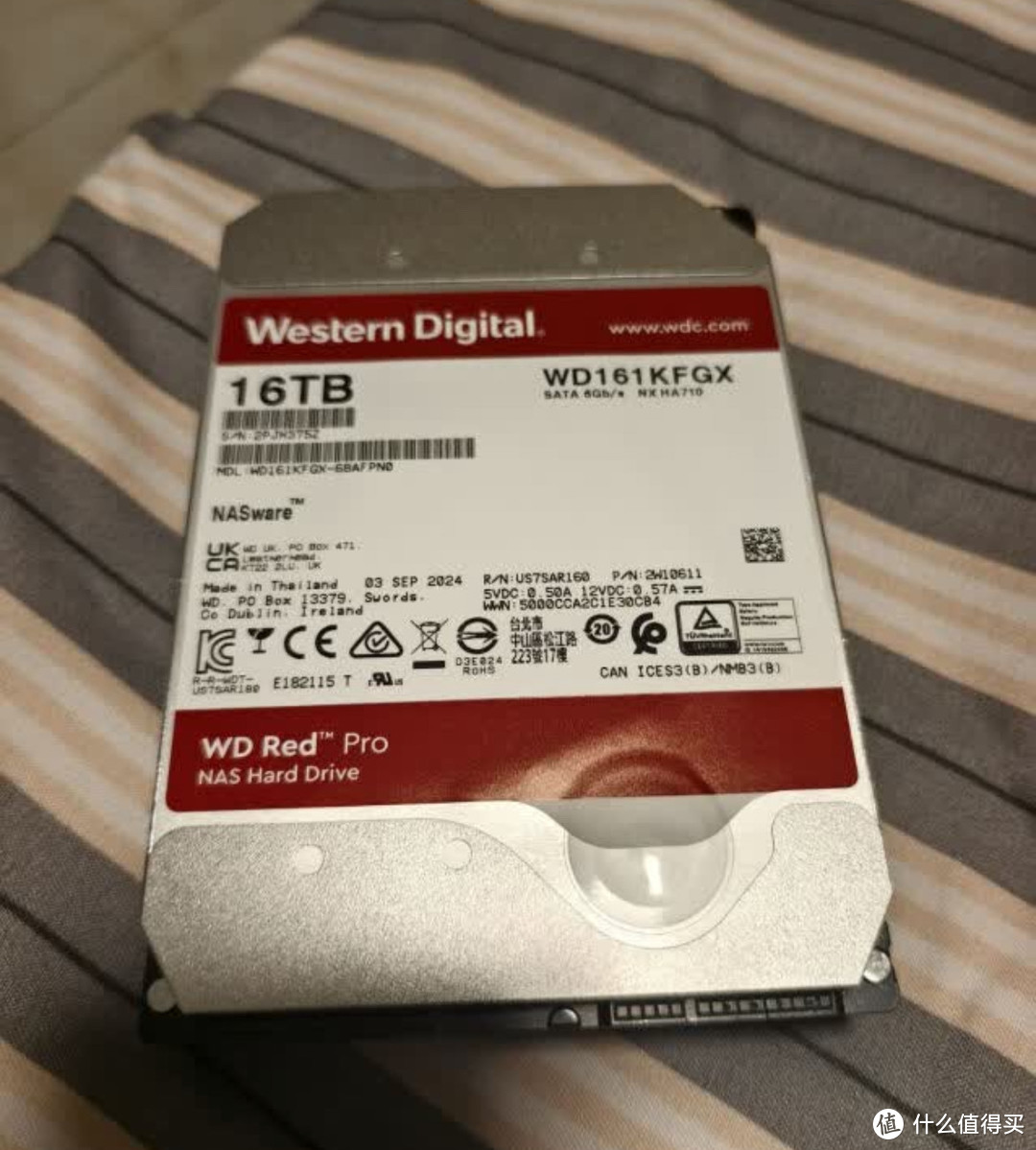 西部数据红盘4TB，超级耐用，存储空间大，携带方便。