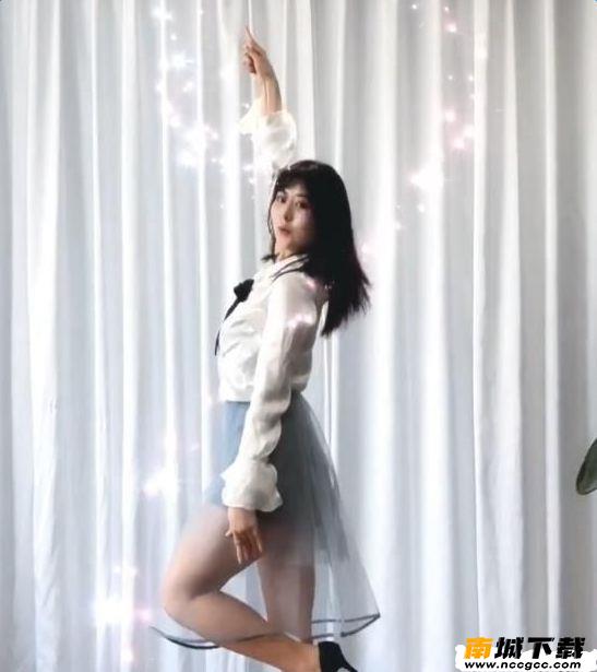 抖音化妆骑摩托摘星星歌曲歌词分享图片1