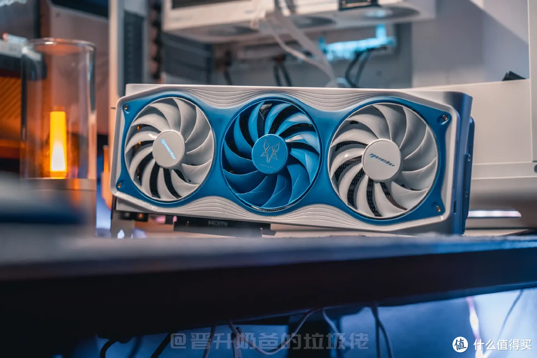 白色控狂喜!万丽雪狐GeForce RTX 5070 OC,价格与性能的兼顾之道