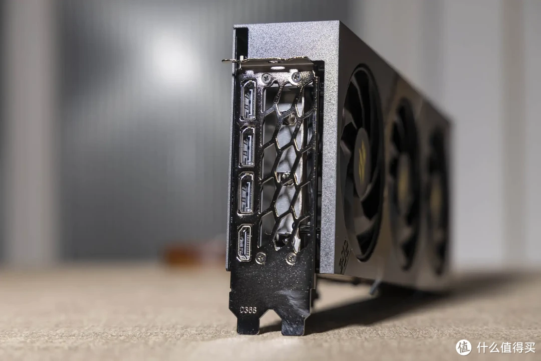 16GB大显存，出色游戏性能，影驰RTX 5070 Ti 魔刃OC版开箱评测